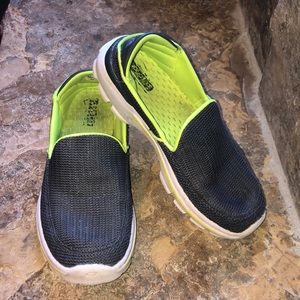 Skechers slip on shoes boys size 2.5